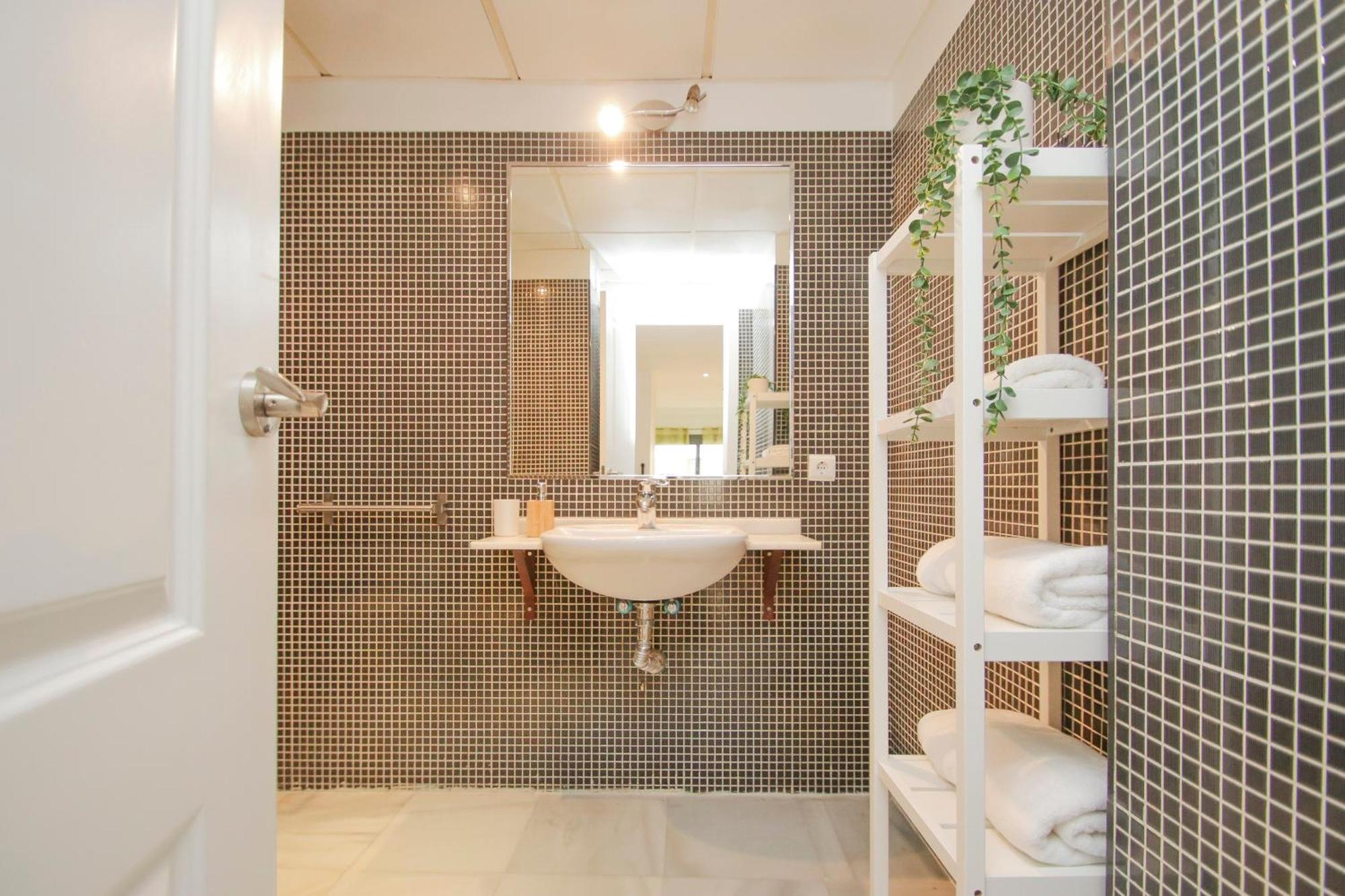 Lovely Apt In The City Center - 15M Walk Giralda Siviglia Esterno foto